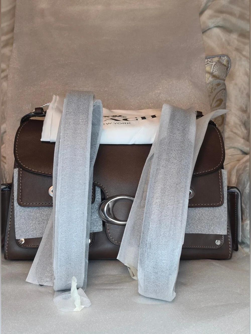 COACH CARGO TURNLOCK TABBY 36